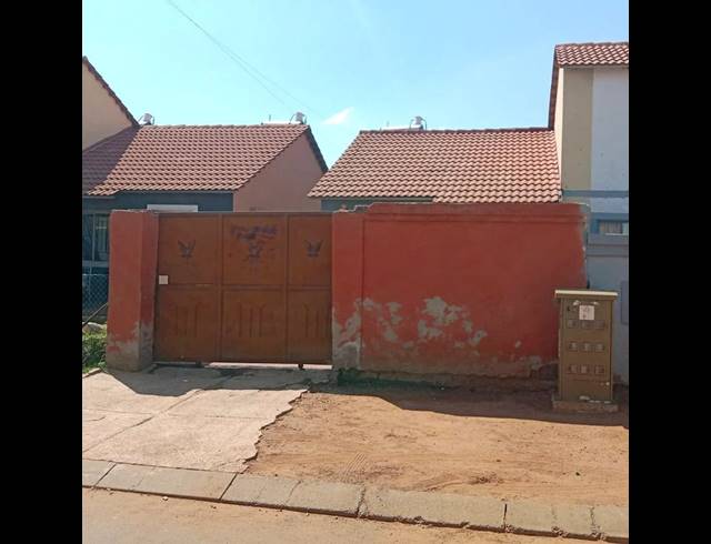 2 BEDROOM HOUSE FOR SALE IN LUFHERENG